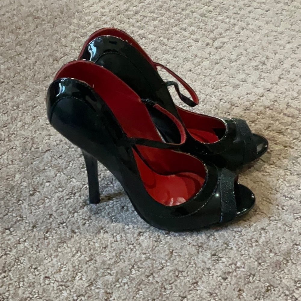 🌷CHARLES JOURDAN HEELS IN SIZE 6.5
